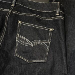 565.  White House Black Market slim leg Darkwash size 10 R